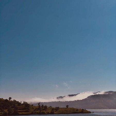 Swiss Lake Resort Лаваса Екстер'єр фото
