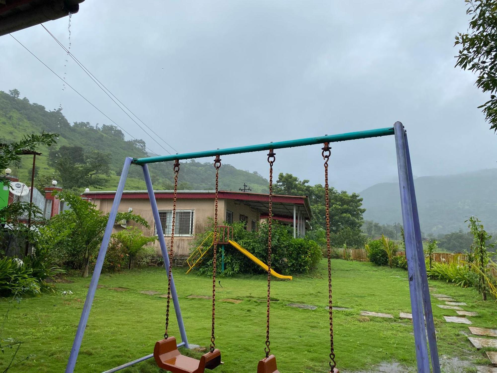 Swiss Lake Resort Лаваса Екстер'єр фото
