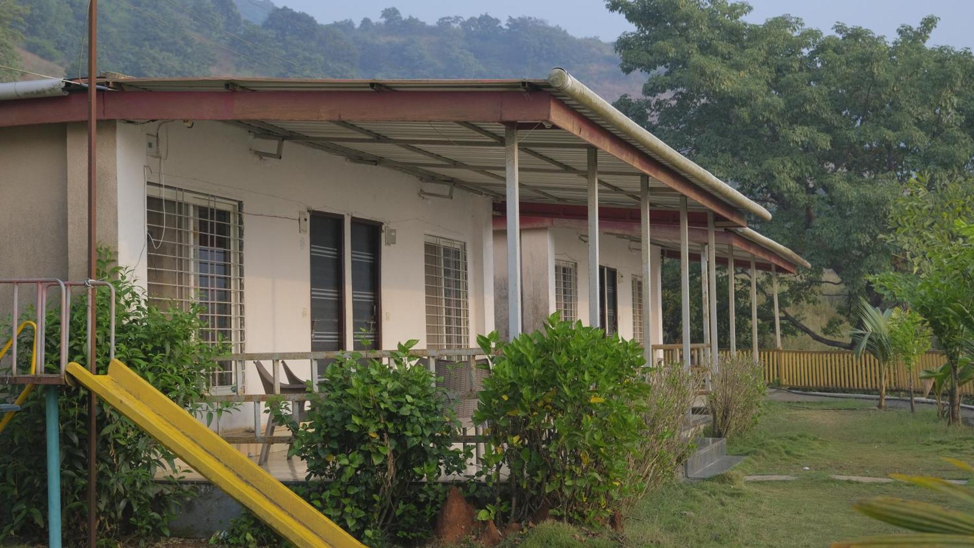 Swiss Lake Resort Лаваса Екстер'єр фото