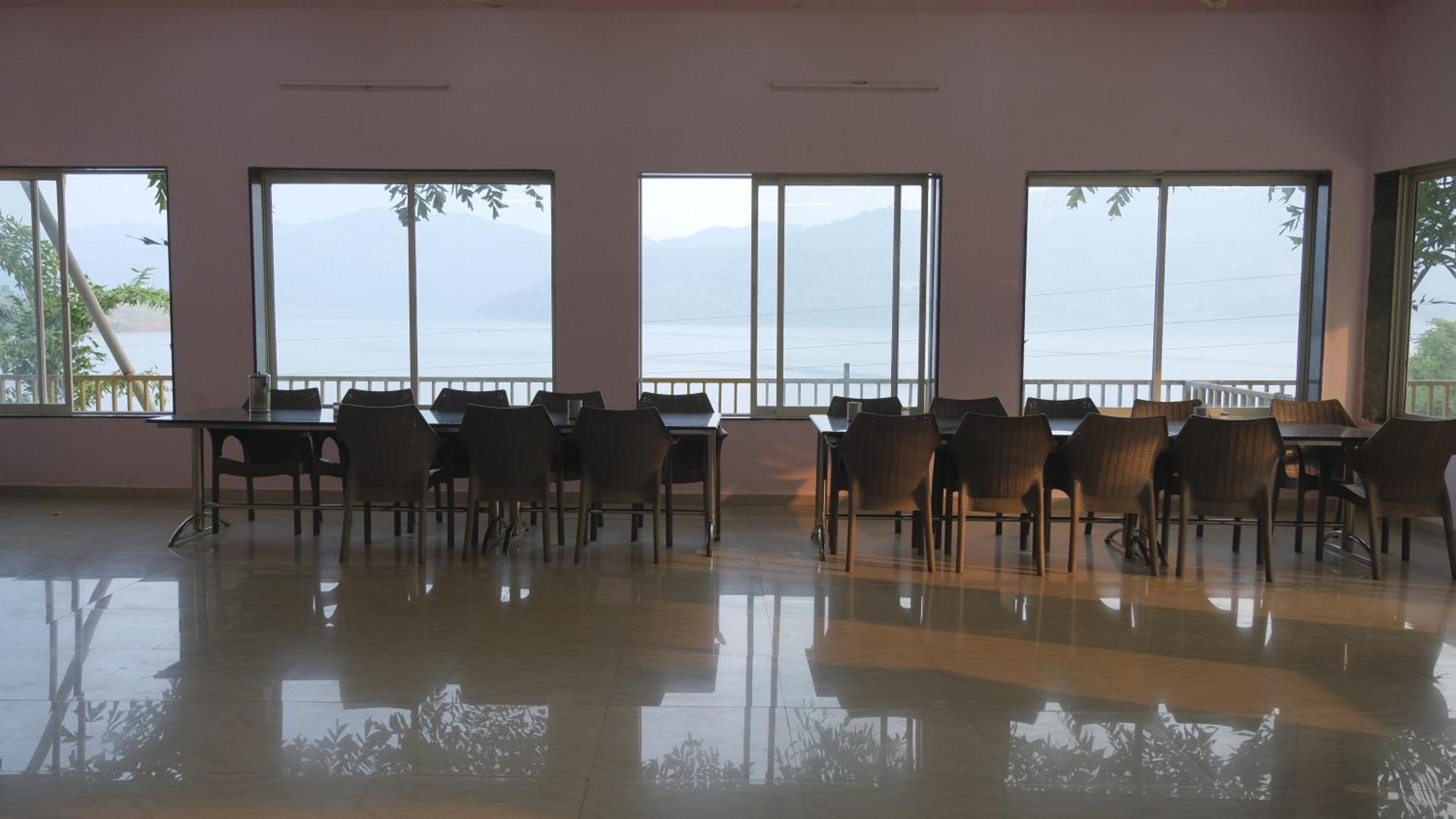 Swiss Lake Resort Лаваса Екстер'єр фото