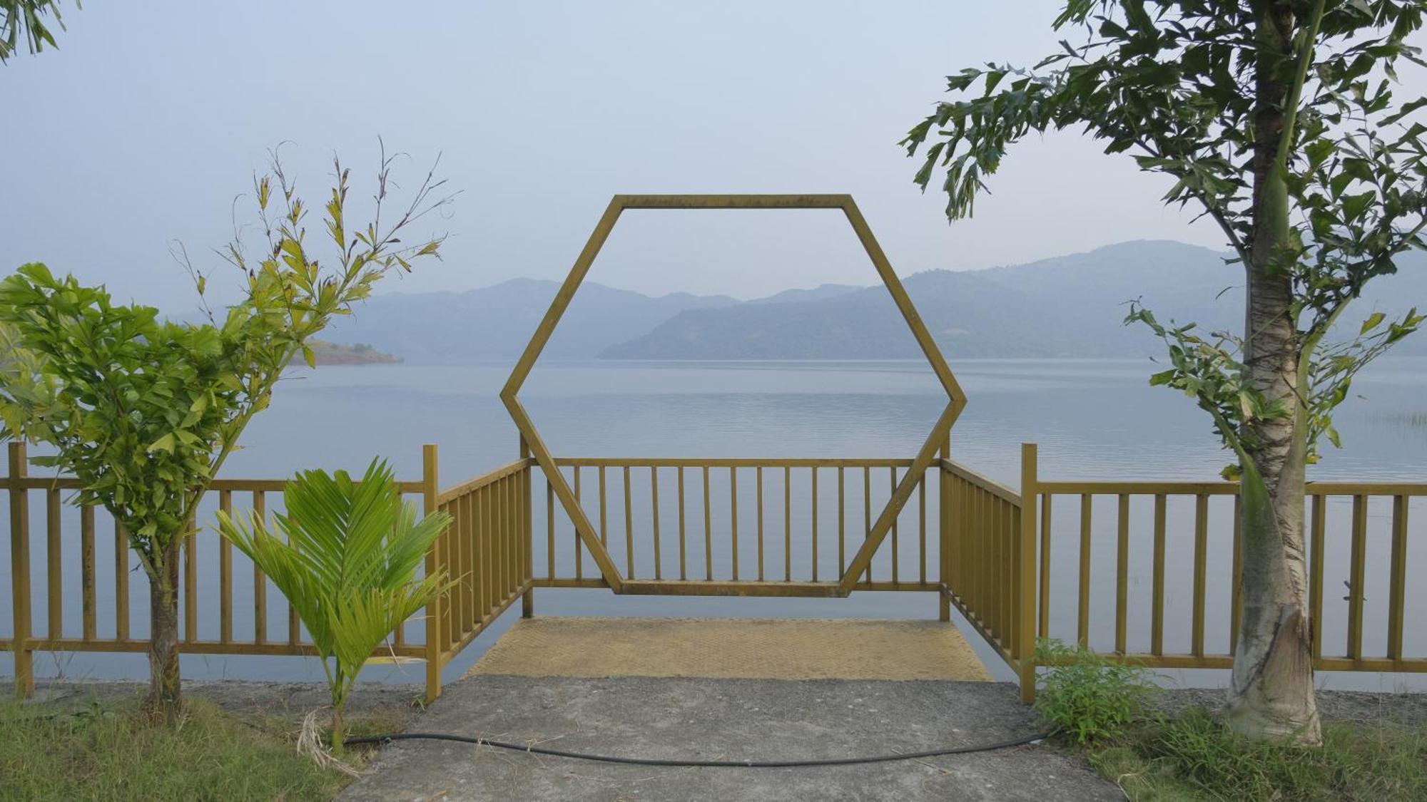 Swiss Lake Resort Лаваса Екстер'єр фото