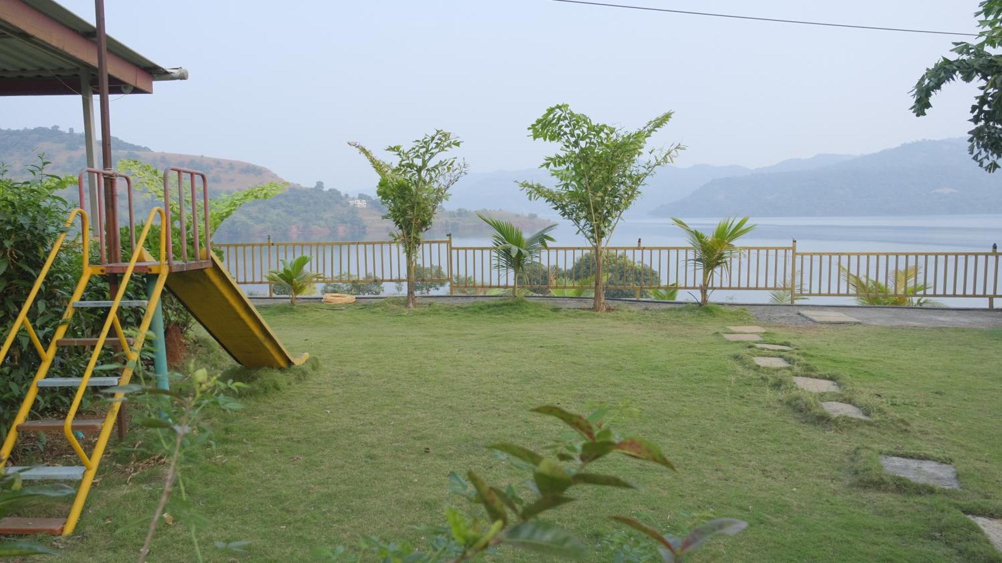 Swiss Lake Resort Лаваса Екстер'єр фото