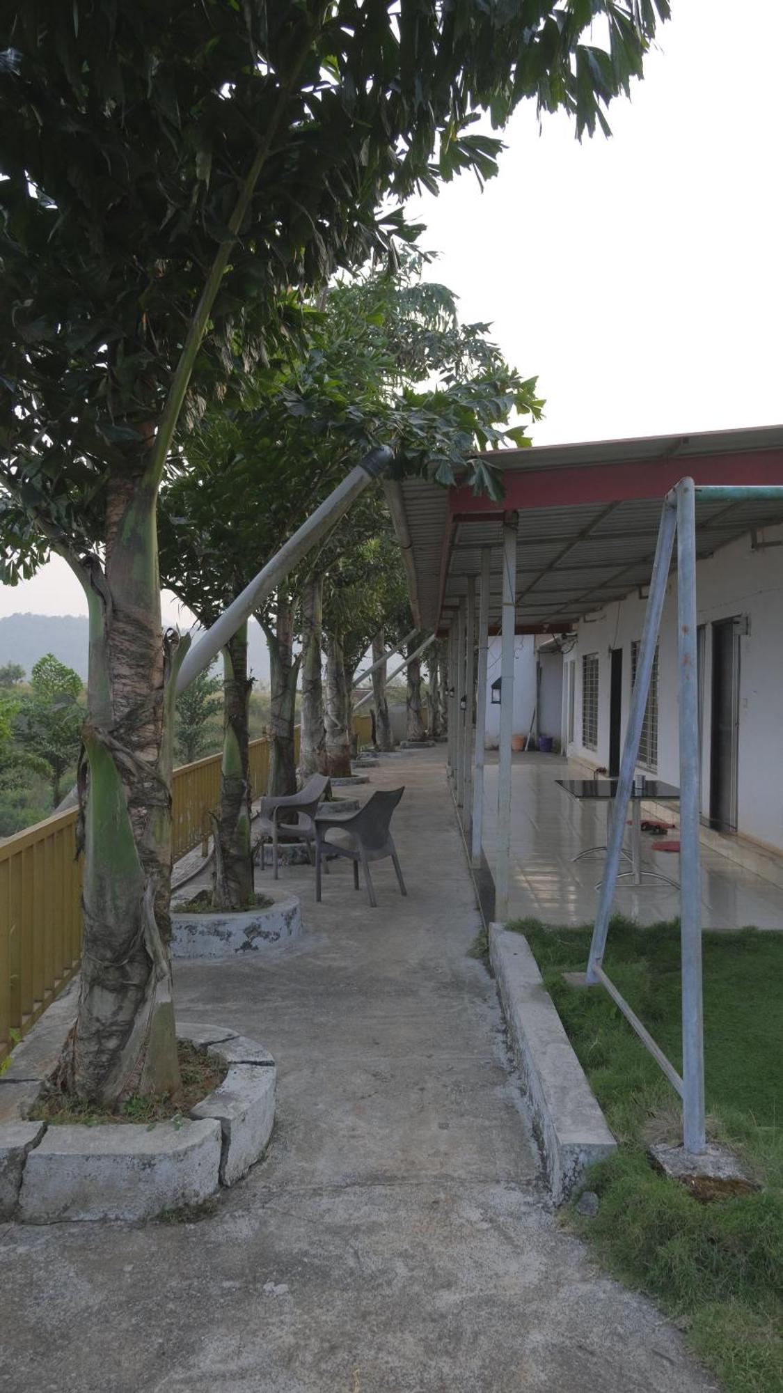 Swiss Lake Resort Лаваса Екстер'єр фото