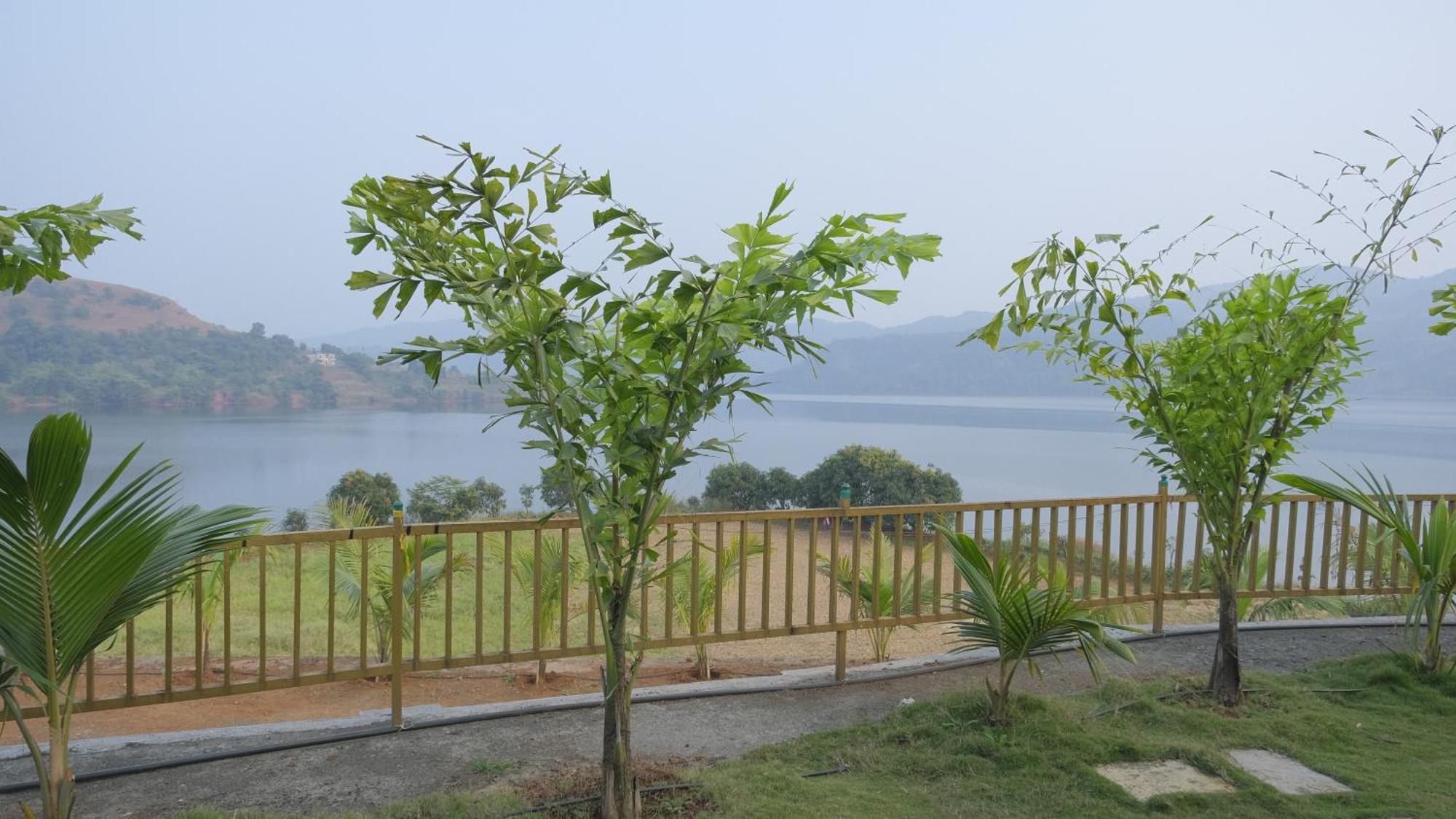 Swiss Lake Resort Лаваса Екстер'єр фото