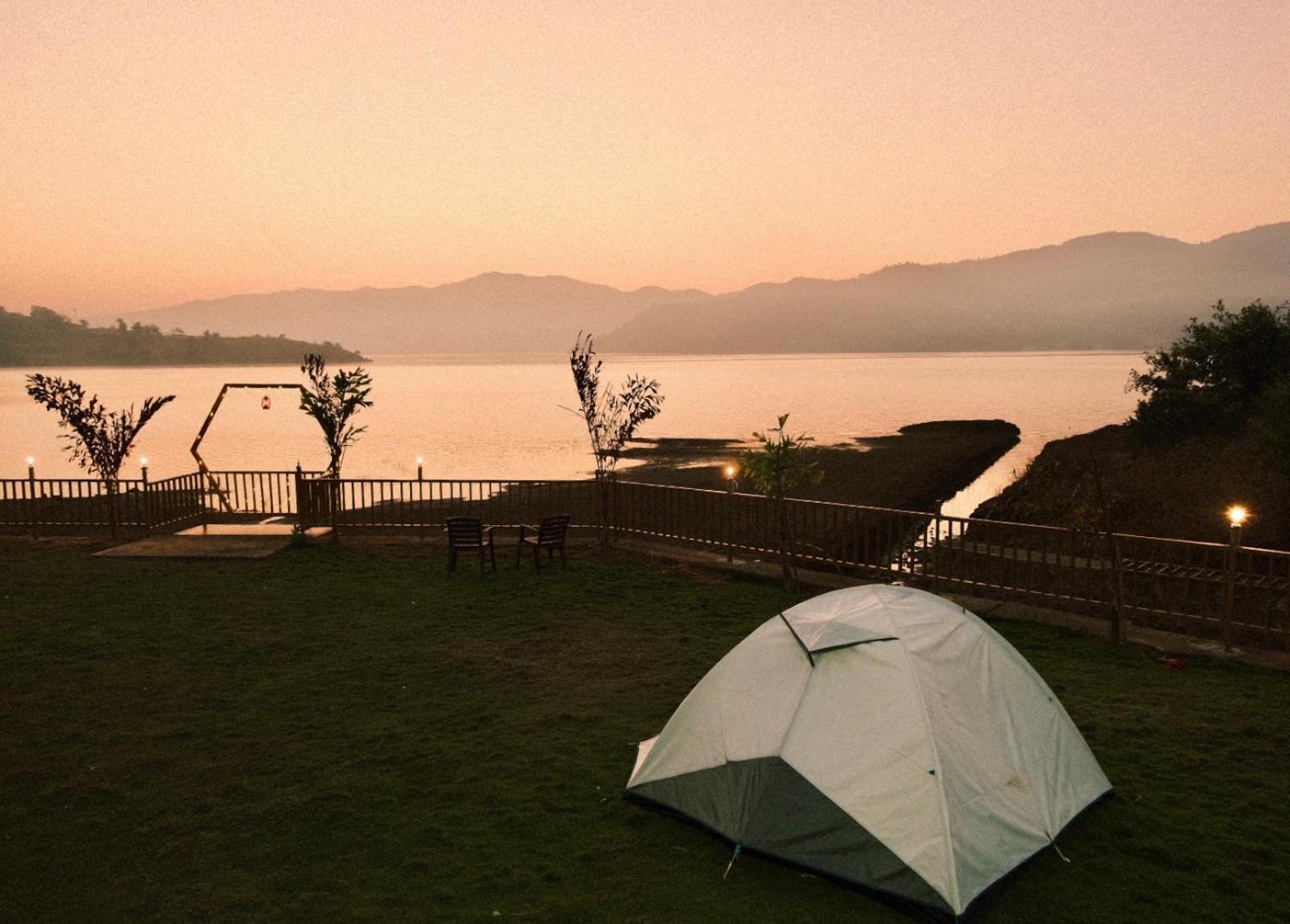 Swiss Lake Resort Лаваса Екстер'єр фото